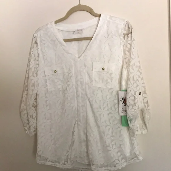 White flowered lace blouse - Picture 1 of 6